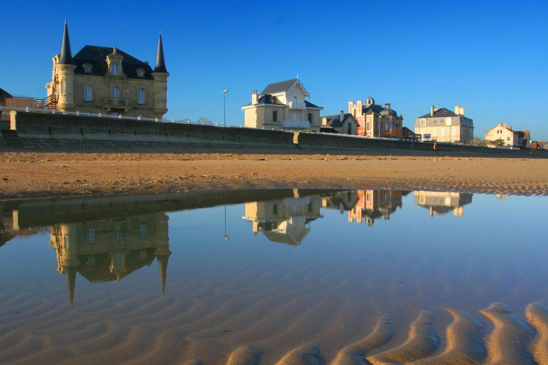 Les Douves Duplex 5 Personnes Lumineux Avec Jardin Et Terrasse Amenagee , Vue Sur Chateau A 5Mn De La Mer, Proche Omaha Beach Et Bayeux Commes المظهر الخارجي الصورة